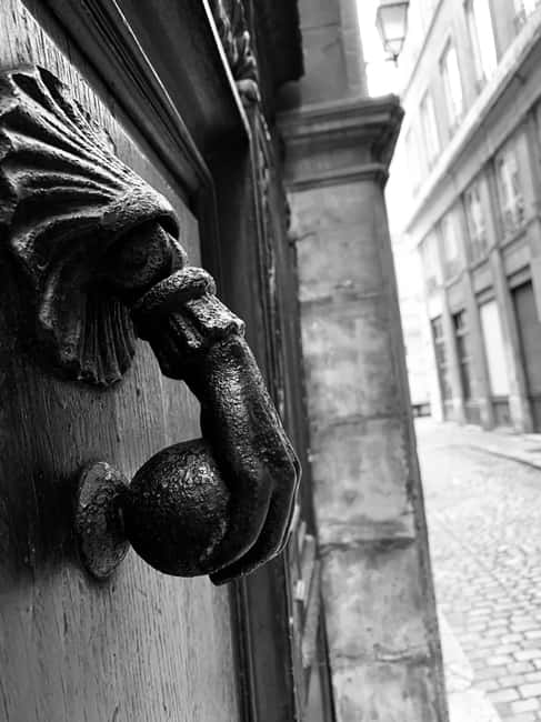 Lyon: Private Walking Tour of "Traboules" in the Old Town - Silk workers and the working city
