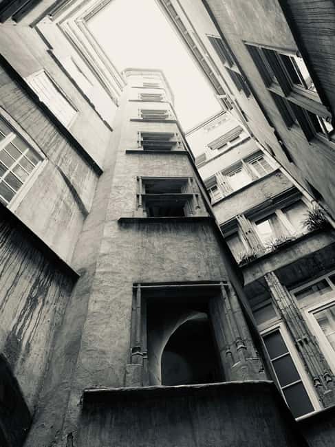 Lyon: Private Walking Tour of "Traboules" in the Old Town - Lesser-known traboules and the value of a local guide