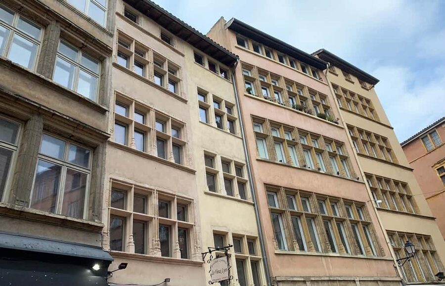 Lyon: Private Walking Tour of "Traboules" in the Old Town - A guide who turns facts into stories