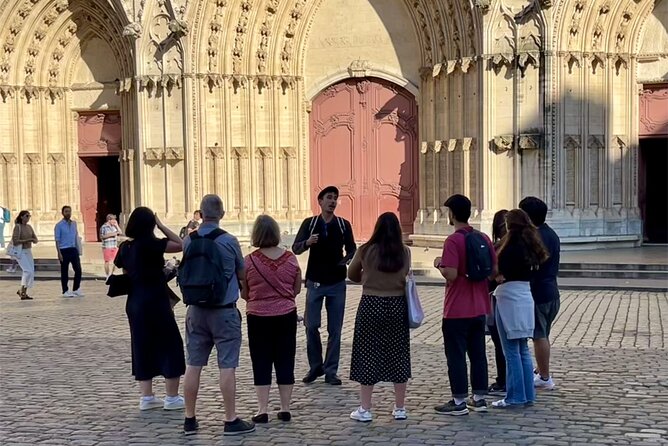 Lyon's History and Must-Sees with a Local! (English Walking Tour) - Thirty minutes among Vieux Lyon’s traboules