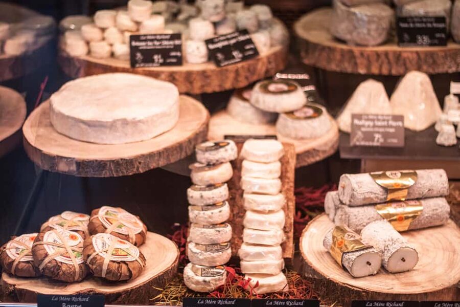 Lyon: Secret Food Tour - Meeting the orange umbrella in Vieux Lyon