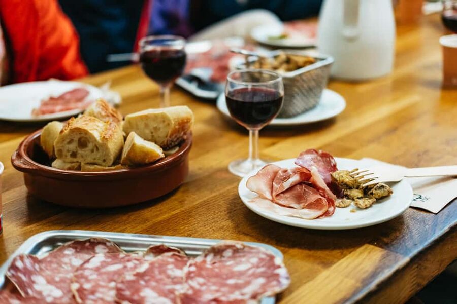 Lyon: Vieux Lyon Food Tasting Walking Tour - Key points to know before booking