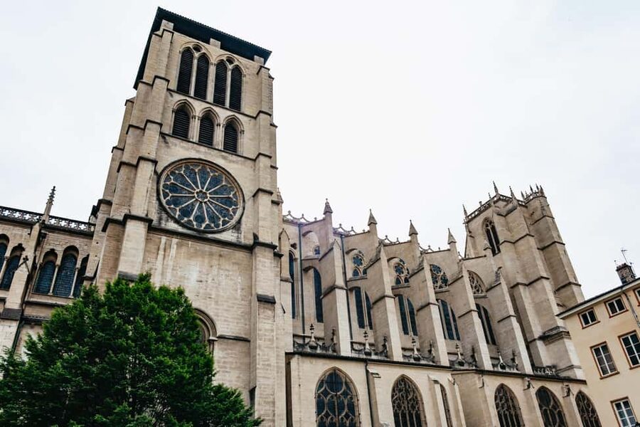 Lyon: Vieux Lyon Food Tasting Walking Tour - Why Vieux Lyon is the right setting for a food walk