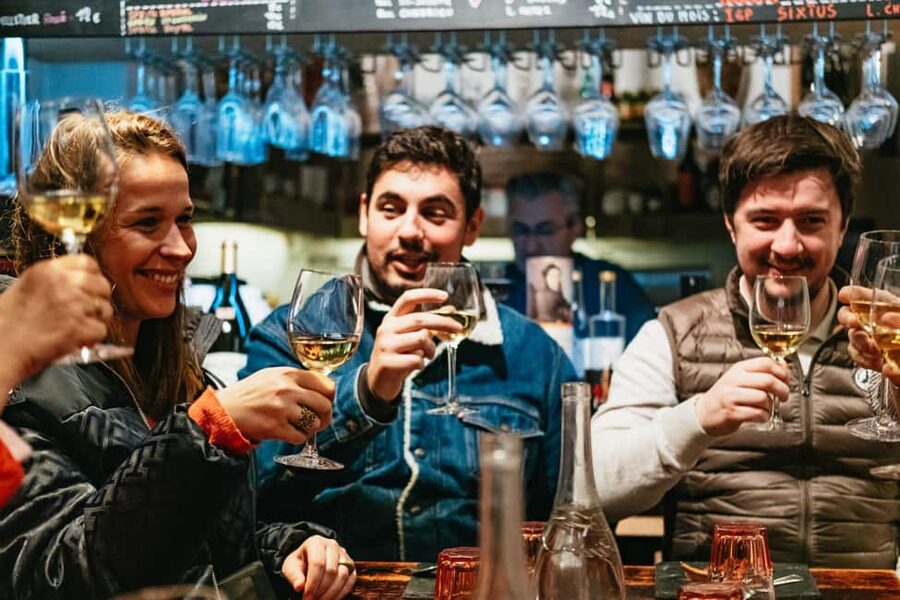 Lyon: Vieux Lyon Food Tasting Walking Tour - Traboules, silk merchants, and the Cathedral of St. Jean