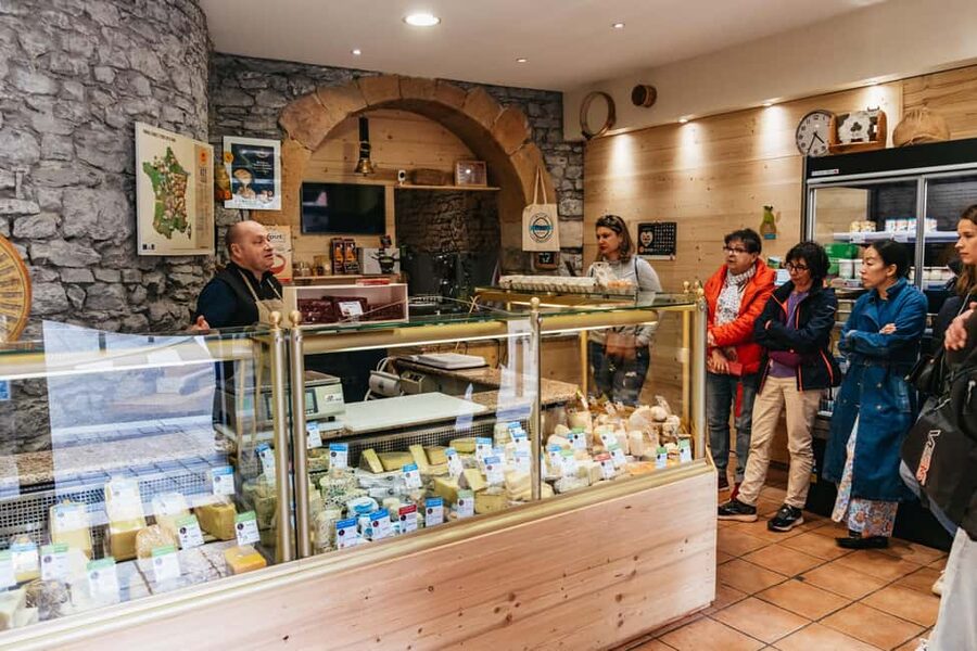 Lyon: Vieux Lyon Food Tasting Walking Tour - Practical details for a smoother afternoon