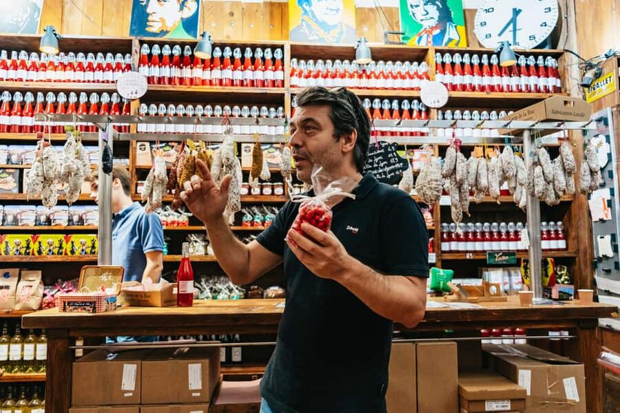 Lyon: Vieux Lyon Food Tasting Walking Tour - Five stops and about 14 tastes
