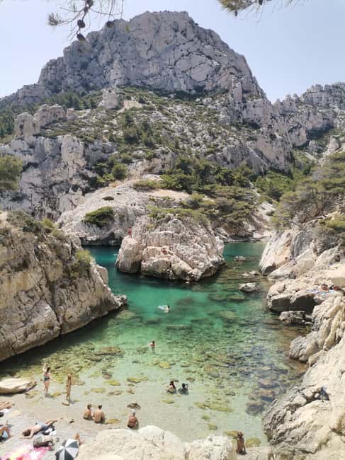 Marseille: Calanques National Park Guided Hike with Picnic - The walk down to the coves