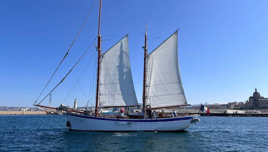 Marseille: Calanques National Park Sailing Cruise with Lunch - Who should book this day on the water?