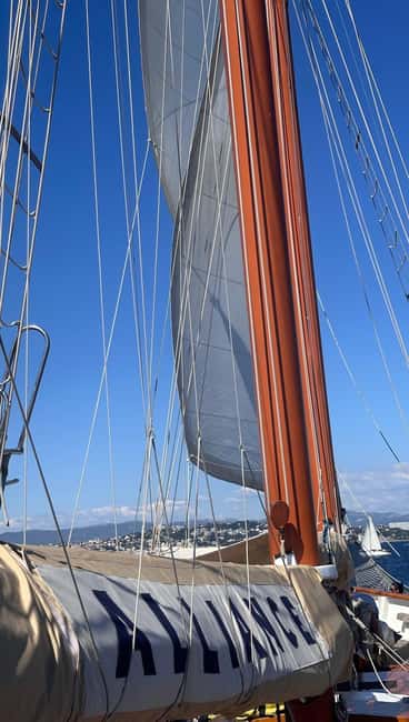 Marseille: Calanques National Park Sailing Cruise with Lunch - Passing Château d’If and the Frioul islands