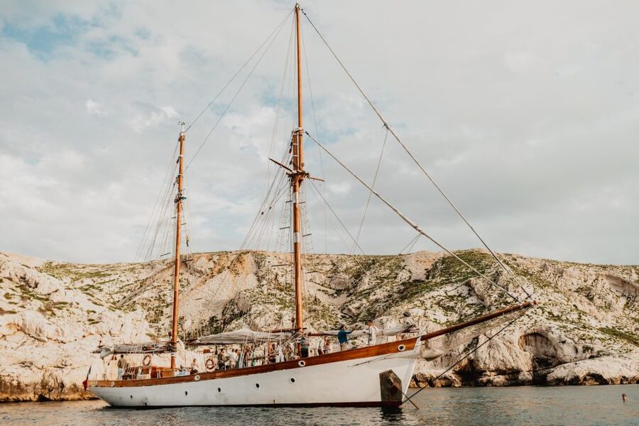 Marseille: Calanques Sailing Day Trip with Lunch and Wine - What the scenery is really like