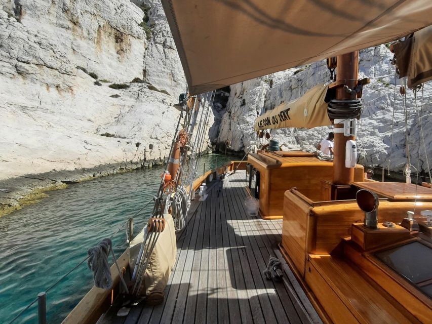 Marseille: Calanques Sailing Day Trip with Lunch and Wine - Comfort, group size, and the rhythm of the day