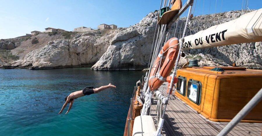 Marseille: Calanques Sailing Day Trip with Lunch and Wine - The ride toward Sormiou, Morgiou, or Sugiton