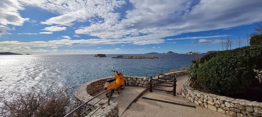 Marseille: Electric Motorcycle Rental with Smartphone Guide - Why a Scooter Works Well in Marseille