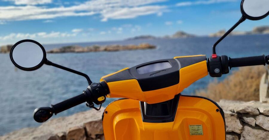 Marseille: Electric Motorcycle Rental with Smartphone Guide - Along the Corniche to Malmousque
