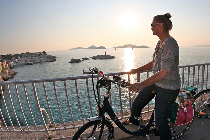 Marseille Grand E-Bike Tour : "le tour du Fada" - Catalans Beach and the Château d’If view