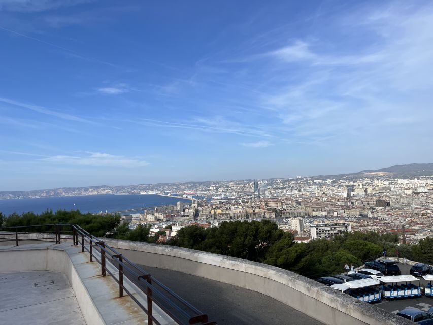 Marseille: Sightseeing E-Bike Tour - A local bakery break