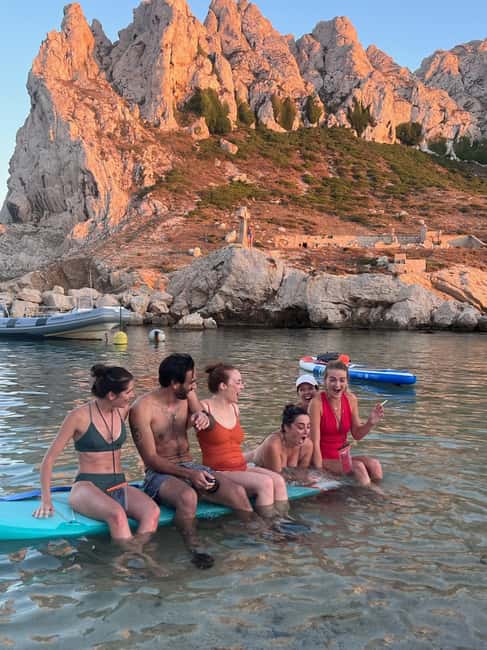 Marseille: stand-up paddle tour - discover the calanques - Paddling past La Maronaise toward the Calanques