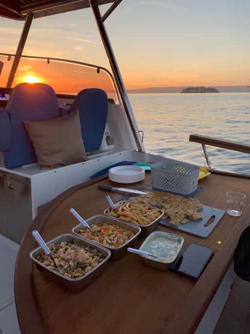 Marseille: Sunset Boat Cruise with Dinner and Drinks - The Frioul Islands and the swimming stop