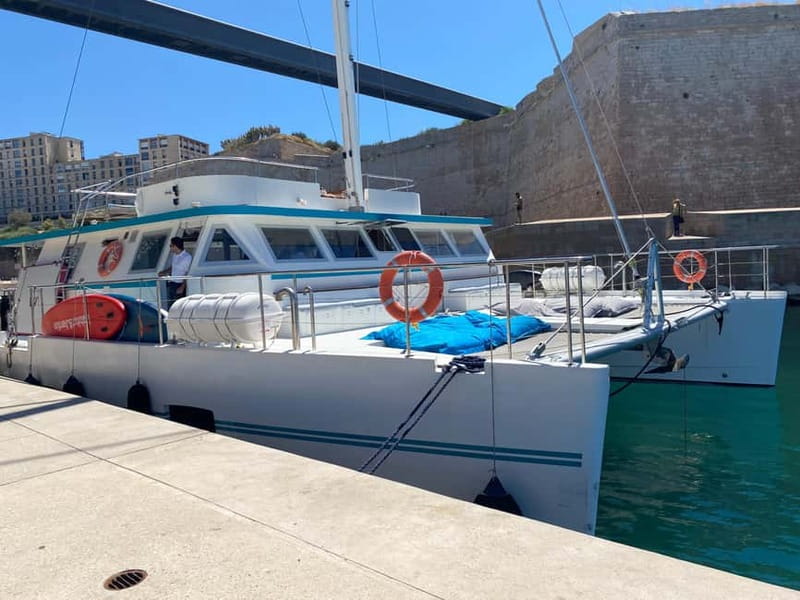 Marseille: Sunset catamaran cruise, buffet & drinks - Leaving from the Mucem and finding Le Feng Shui