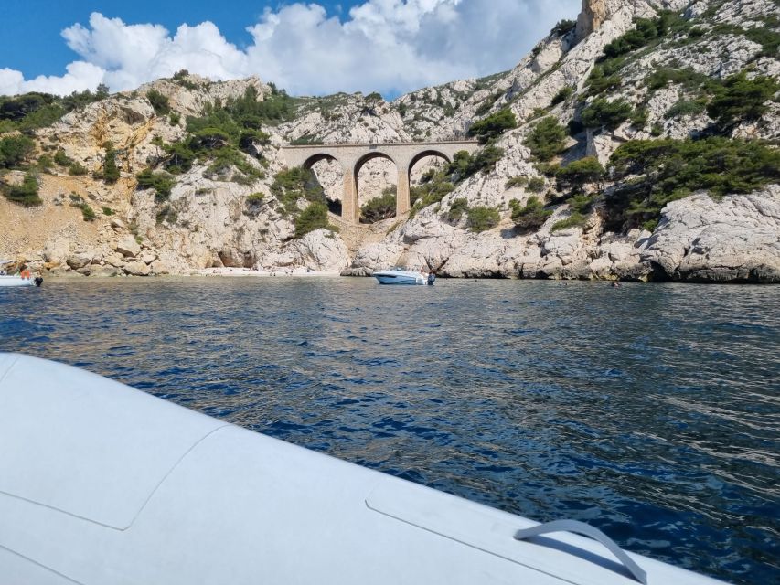 Marseille: Sunset Frioul Archipelago Boat Cruise - Guide quality and the style of commentary