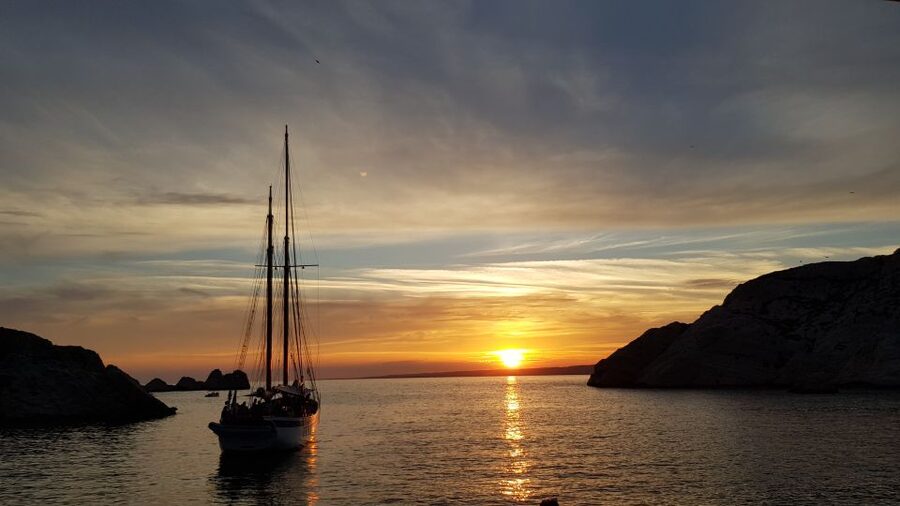 Marseille: Sunset Sailing Cruise with Dinner and Drinks - The Goélette Alliance and the trip toward Frioul
