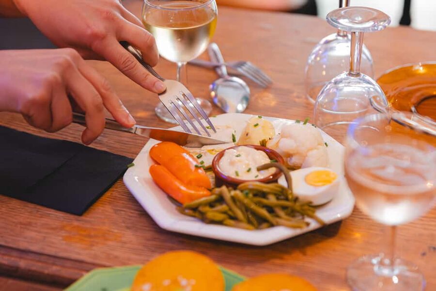 Marseille: Walking Food Tour with Full Meal - The guides make a real difference