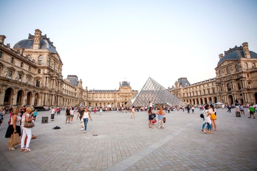 Mona Lisa & Louvre Masterpieces Tour with Reserved Access - Mona Lisa: famous, crowded, and best approached with patience
