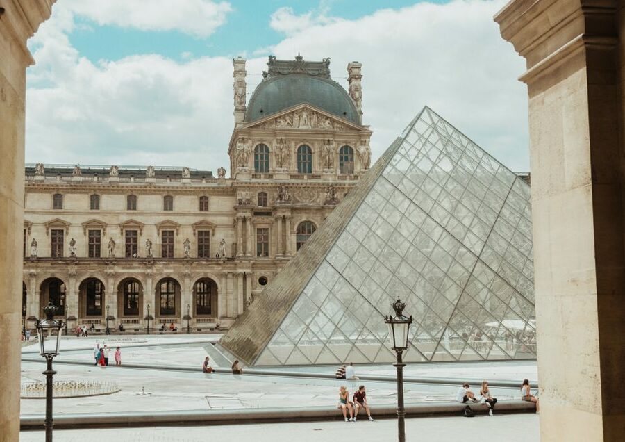Mona Lisa & Louvre Masterpieces Tour with Reserved Access - Renaissance painting and sculpture with a human guide