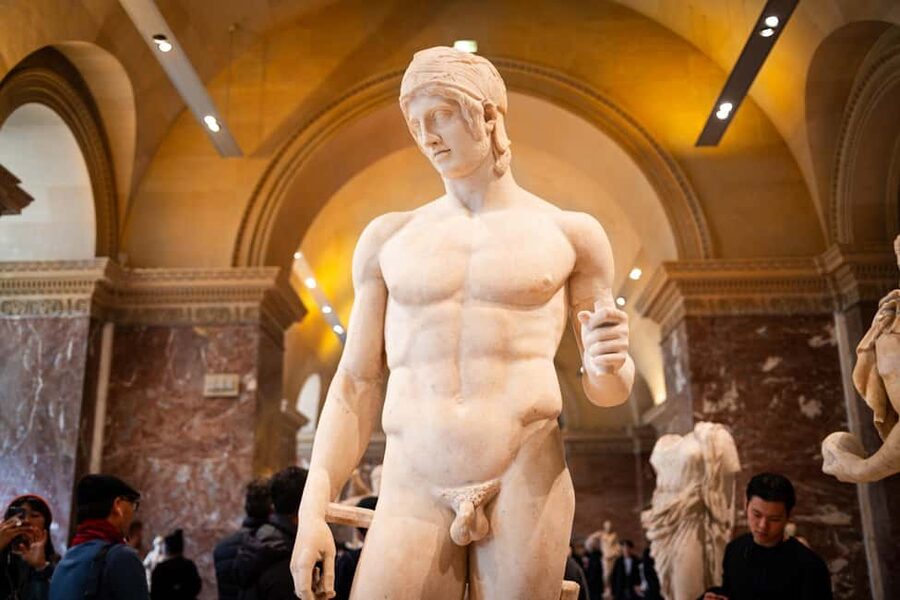 Mona Lisa & Treasures: 6-people Max Louvre Experience - What two hours really gives you