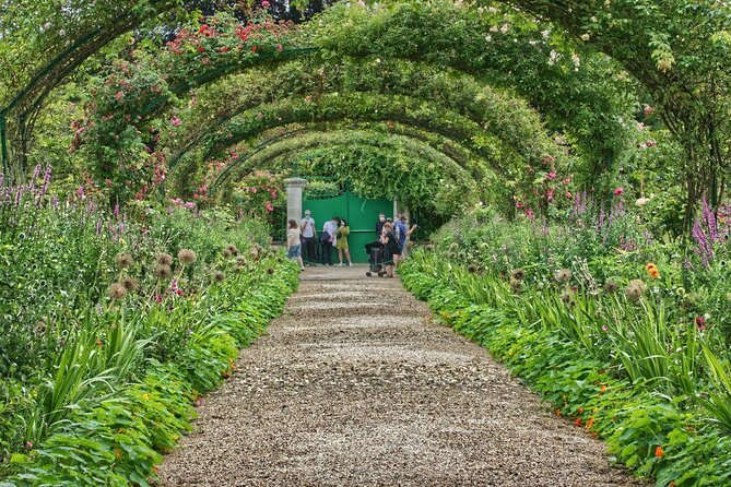 Monet's Gardens & House-Private Giverny Tour From Paris - The private ride from Paris