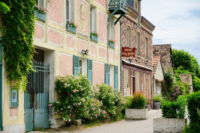 Monet's House and Garden & Giverny Village - The water lily pond and Japanese bridge