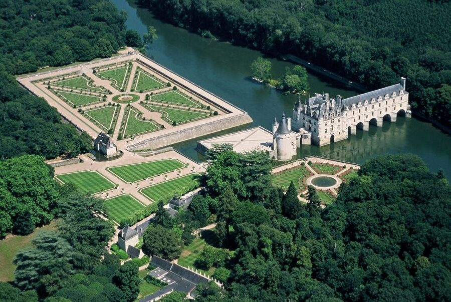 Mont Saint-Michel & Chateaux Country 3-Day Tour from Paris - Normandy, Omaha Beach, and the schedule question