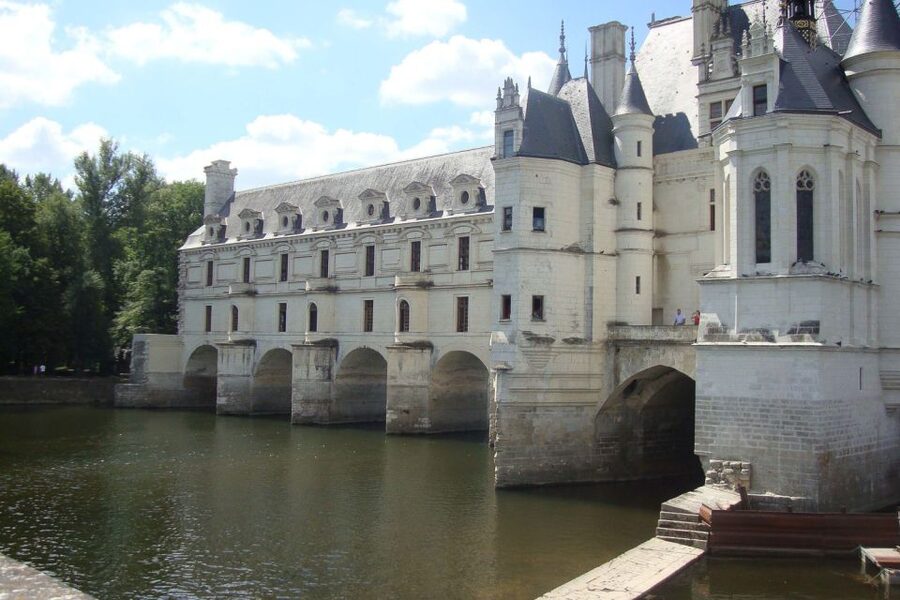 Mont Saint-Michel & Chateaux Country 3-Day Tour from Paris - Day two: medieval Langeais and Leonardo’s final home