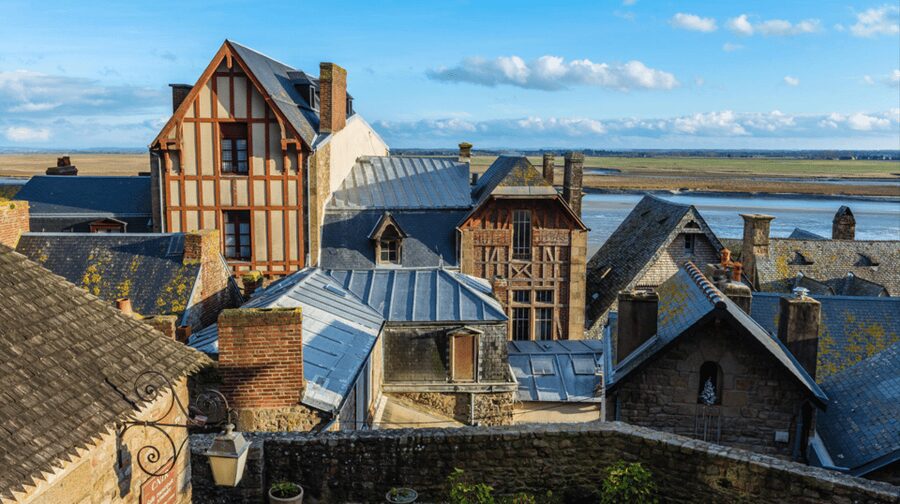 Mont-Saint-Michel: Private Guided Tour with Abbey Entrance - Views, stone, and the sense of place