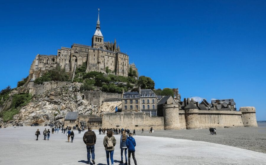 Mont-Saint-Michel: Private Guided Tour with Abbey Entrance - Which guide qualities matter most