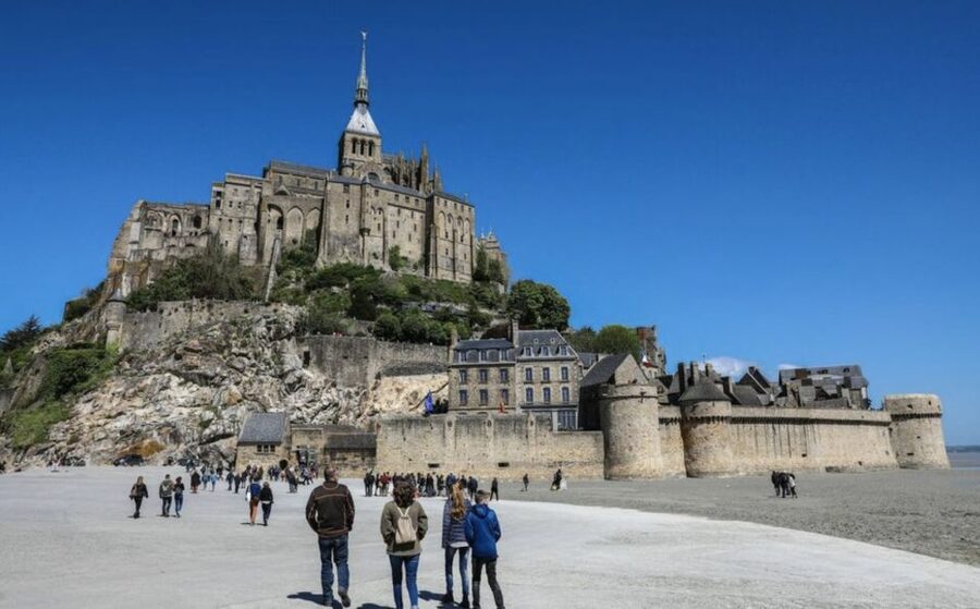 Mont-Saint-Michel: Private Guided Tour with Abbey Entrance - Who should book this Mont-Saint-Michel tour?