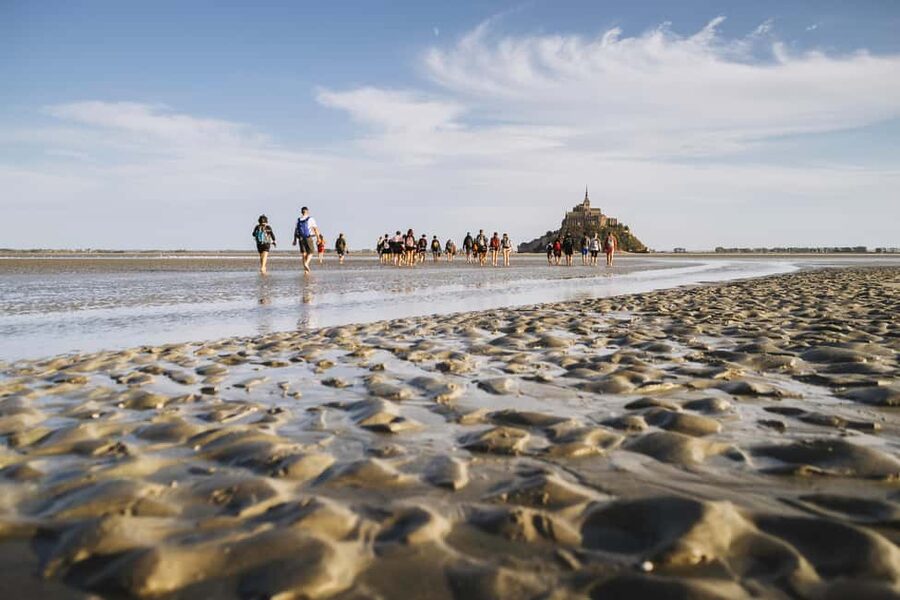 Mont-saint-Michel : Walk in the heart of the Bay - Meeting at the foot of the ramparts