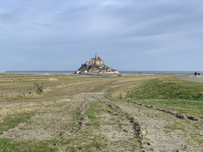 Mont Saint Michel: Walking Tour & Optional Abbey Ticket - Two hours, group size, and language