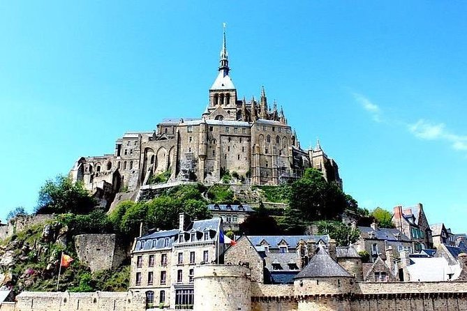 Mont St Michel Full Day Tour with a National Guide from Bayeux - How crowded conditions affect the experience