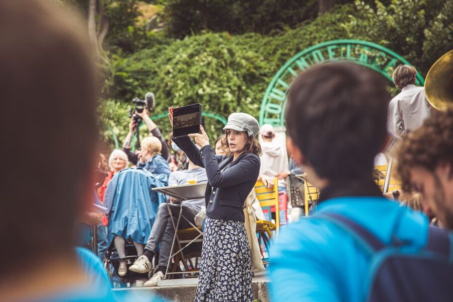 Montmartre en chansons: tour with a professional singer - Why the singing changes a familiar Montmartre walk