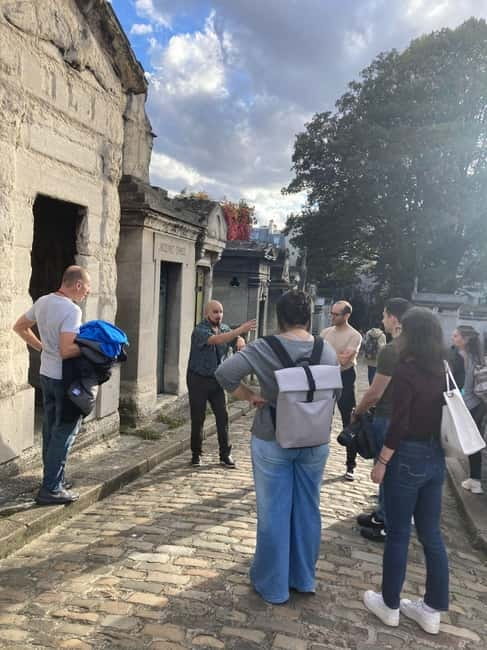 Montmartre for Art Lovers - Walking tour with Expert Guide - What $17 gets you