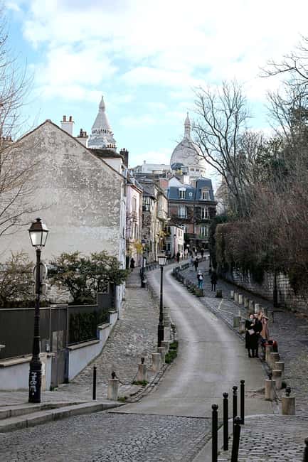 Montmartre for Art Lovers - Walking tour with Expert Guide - Saint-Pierre de Montmartre and Sacré-Cœur