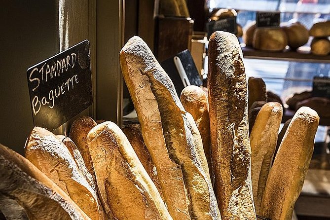 Montmartre Hidden Gems and Scenic Highlights Walking Tour - La Maison Rose and the Montmartre vineyard