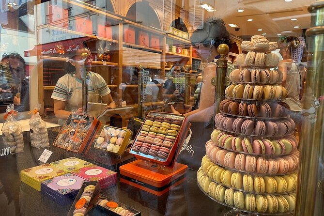 Montmartre Hill French Gourmet Food and Wine Tasting Walking Tour - The Wall of Love and Montmartre’s artistic side