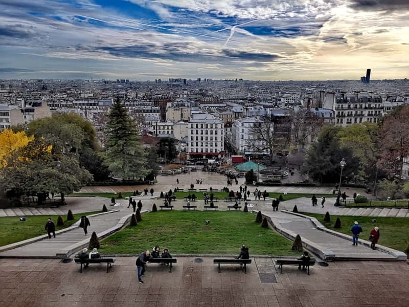 Montmartre : private family tour - Abbesses and the Wall of Love