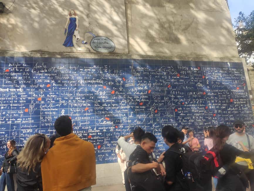 Montmartre Walking Tour with a Local Guide - Dalida’s statue and the power of a local story