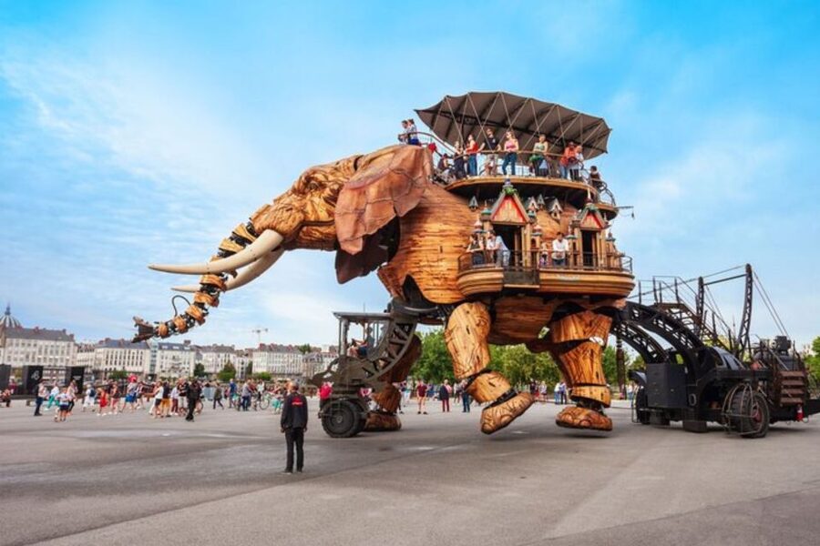 Nantes: Private custom tour with a local guide - Starting at your hotel or a central meeting point