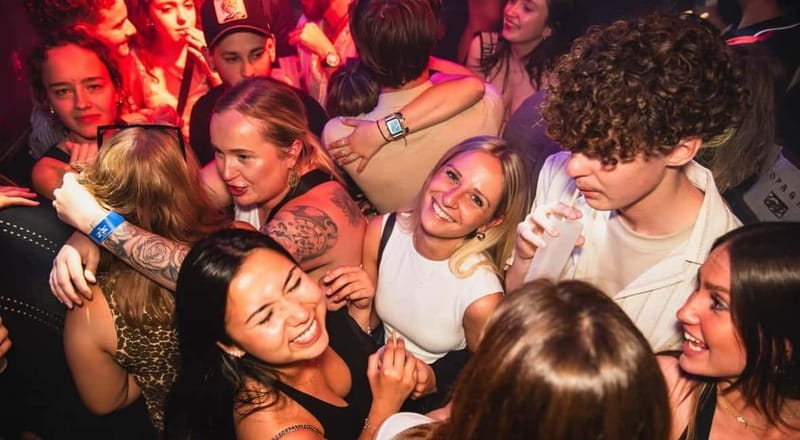 Nice: Bar/Pub Crawl with Free Shots and VIP Entry - What this Nice pub crawl is really like