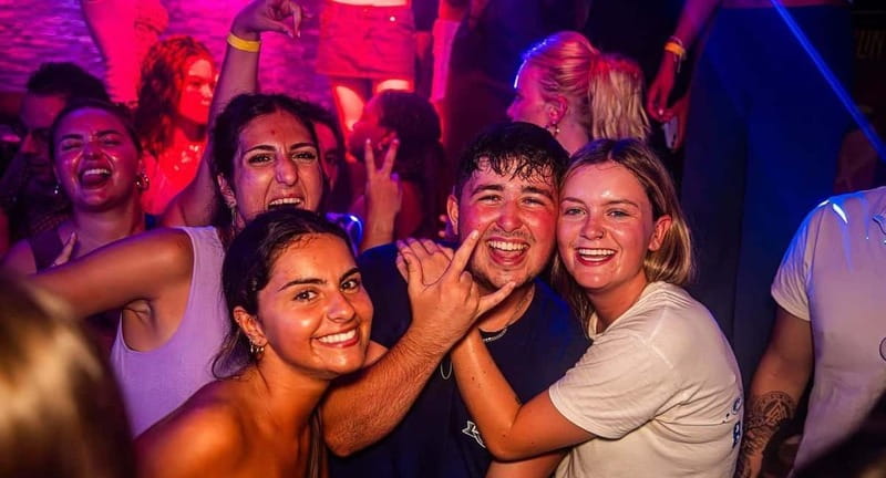 Nice: Bar/Pub Crawl with Free Shots and VIP Entry - Three bars, then one nightclub