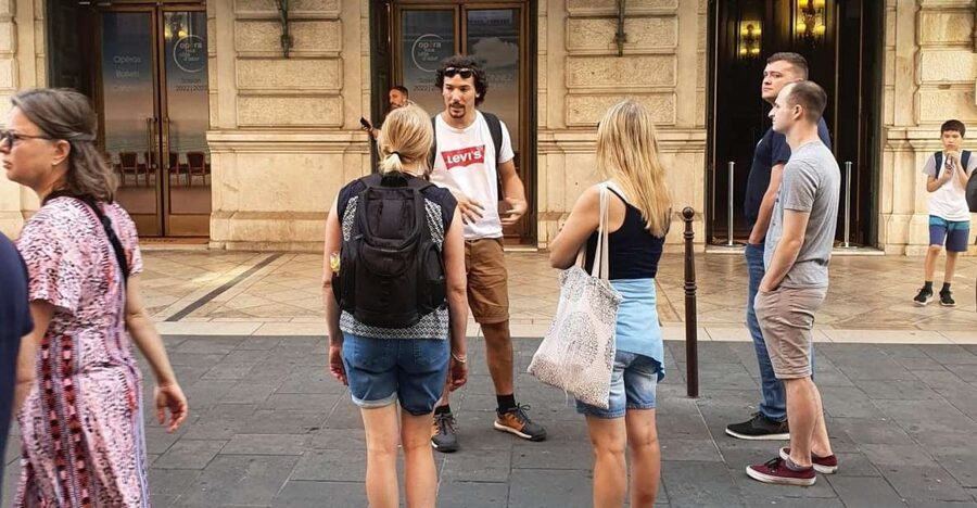 Nice: Sightseeing Walking Tour with certified tour guide - Starting at Fontaine du Soleil in Place Massena